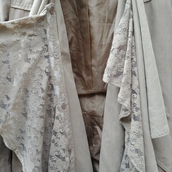 Alexander McQueen Ruffle & Lace Front Trench, XS/S - Picture 4 of 6